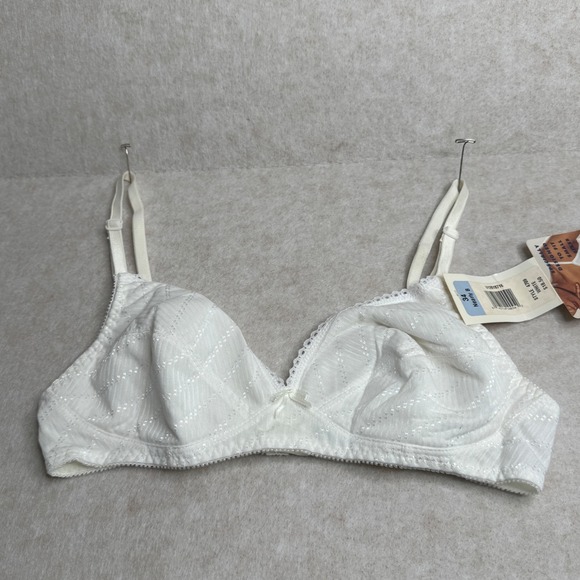 Playtex Bra 34 Nearly B It Fits White Quilted Wireless New NOS NWT VTG - Picture 1 of 8